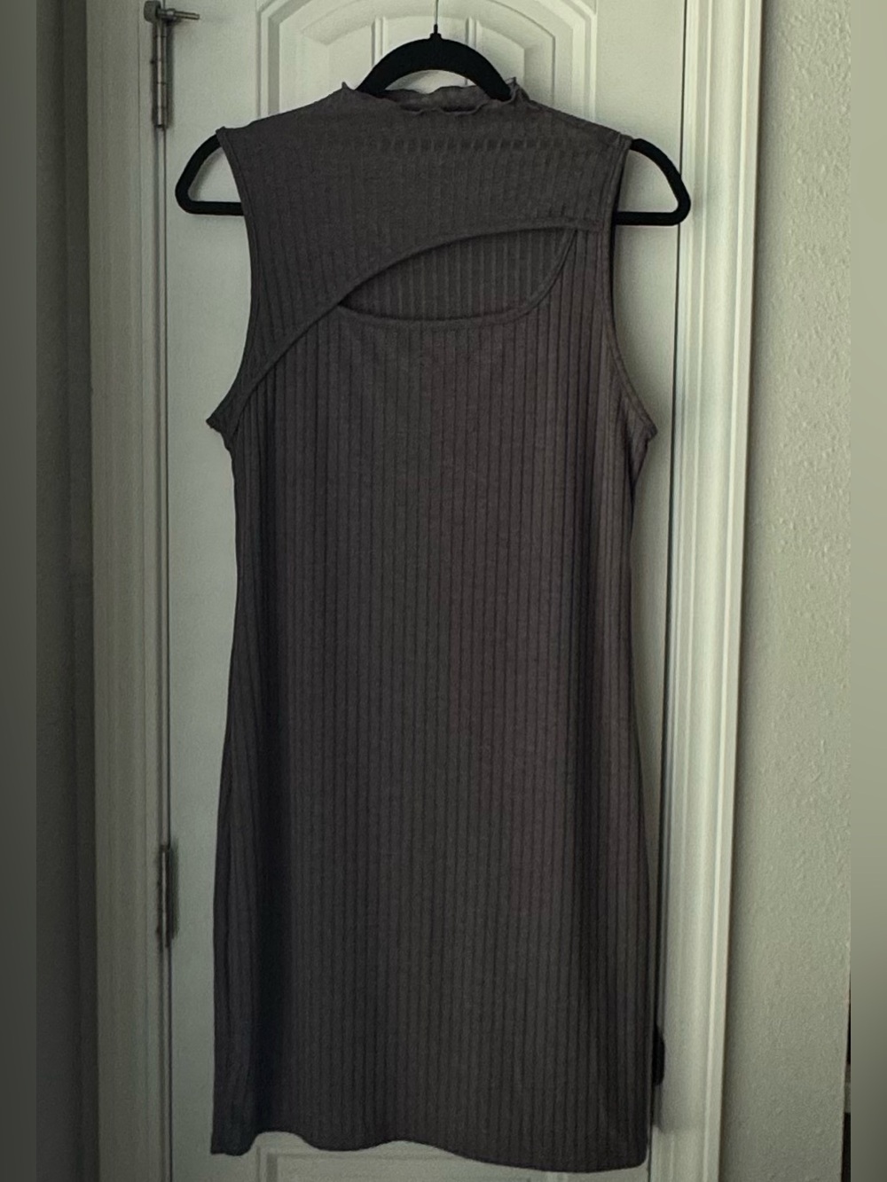 Sleeveless Ribbed Midi Dress with Asymmetric Back Cutout - Gray
